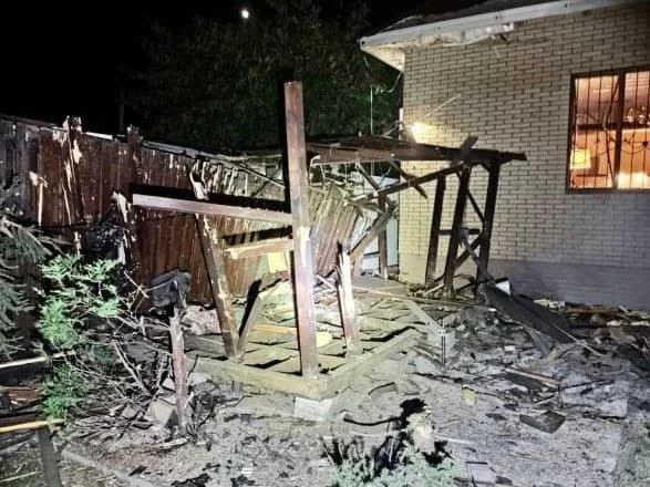 Били з «Градів» та важкої артилерії: окупанти вночі обстріляли Нікопольський район