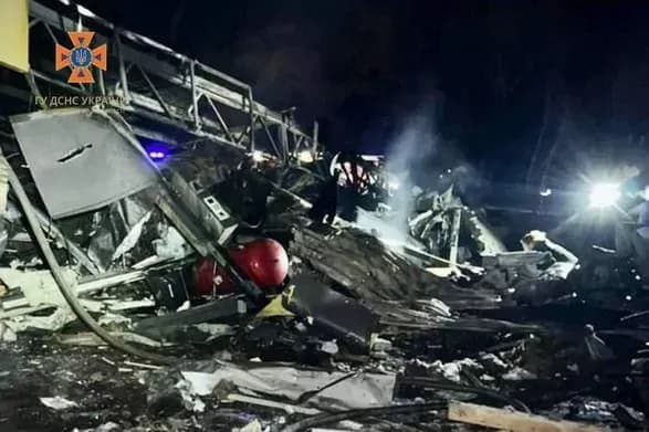 У Дніпрі ліквідували пожежу на АЗС після ворожого ракетного удару