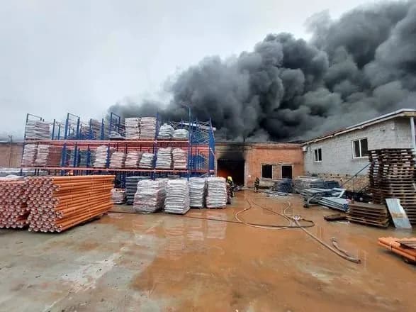 Війська рф обстріляли підприємство у Краматорську, є руйнування