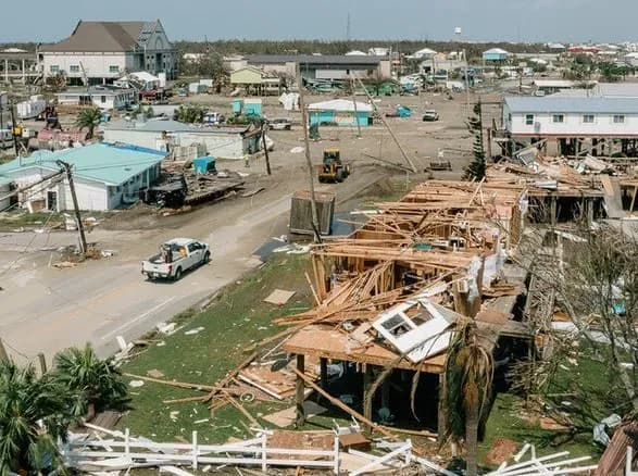 Тропічний шторм Lisa рухається у бік Мексики після удару по Белізу