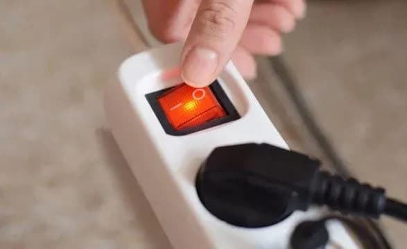 Обмеження електроспоживання на 15 листопада: в Укренерго розповіли деталі відключень