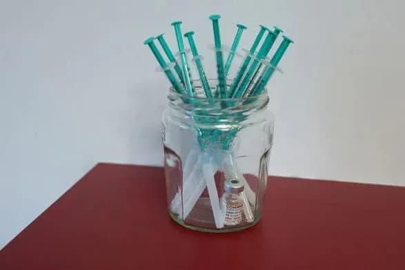 Німецька комісія рекомендує робити щеплення від COVID лише дітям із груп ризику