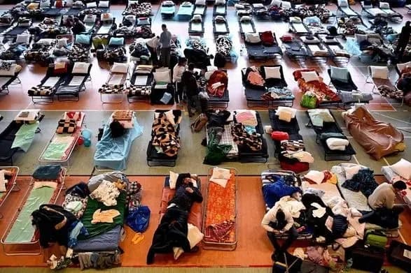 Польща припинила виплати українським біженцям: кого торкається