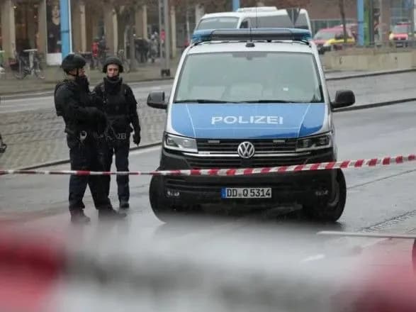 Мужчина открыл огонь в Дрездене и спрятался в аптеке ТЦ: ввели спецоперацию