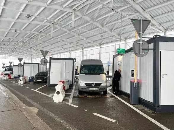 Из-за приближения праздников на границе с Польшей образовались очереди из автомобилей