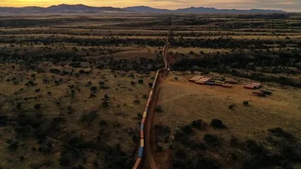 Арізона зніме стіну з морських контейнерів на кордоні США та Мексики