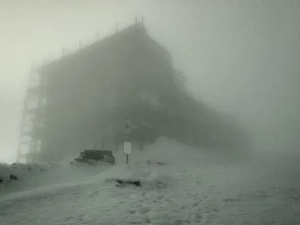 В Карпатах бушует ненастье: наблюдается шторм и морозы