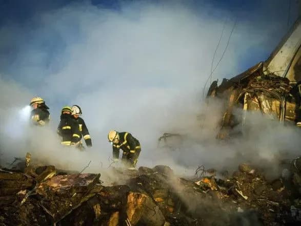 У Дніпрі розібрали 45% завалів будинку, зруйнованого російською ракетою