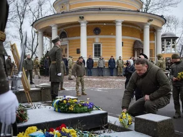 Зеленский и Ермак почтили память Героев Крут