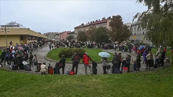 Кількість українців, які в'їхали до Польщі з початку війни, перевищила 9,5 млн осіб