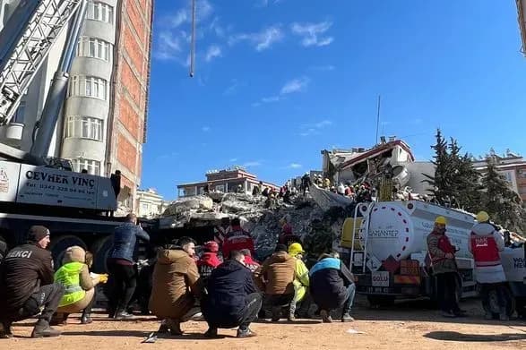 Землетрус вбив понад 22 000 людей в Туреччині та Сирії