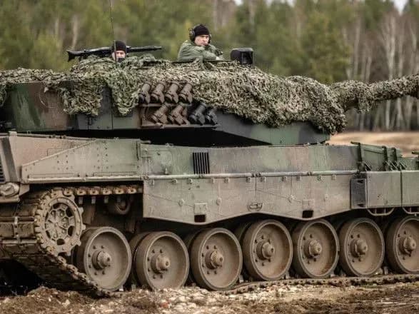 До апреля Украина получит только 50 танков - СМИ