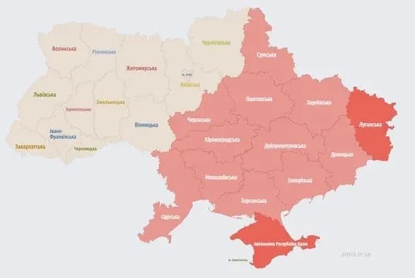 На часть Украины распространилась воздушная тревога, есть сообщения о взрывах