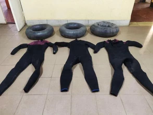 На Закарпатті прикордонники затримали чоловіків, які намагалися втекти з України перепливши Тису