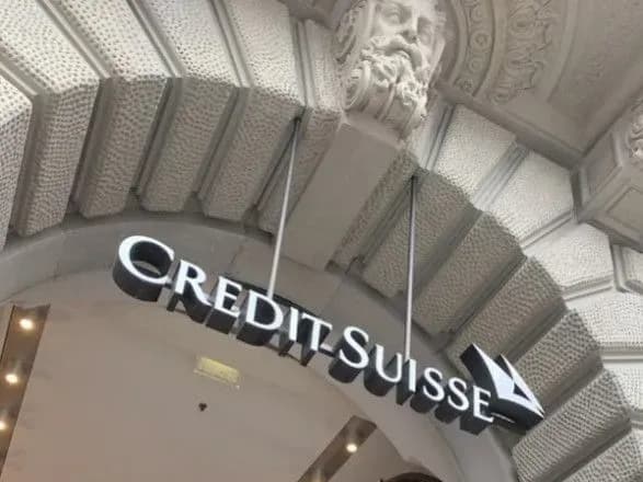 Найбільший банк Швейцарії UBS поглинає Credit Suisse