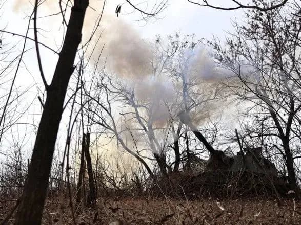 Оборона Бахмута триває: ворожі штурмовики намагаються просуватися з околиць, але їх знищують - Сирський