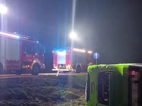 У Польщі перекинувся автобус з українцями, є постраждалі