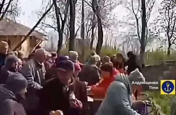 Гуманитарная катастрофа: в Мариуполе многочасовые очереди за едой