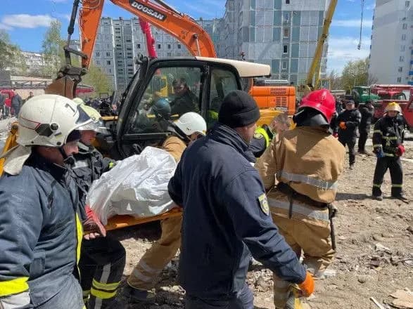 Количество жертв удара рф по Умани возросло до 12: из-под завалов достали еще одно тело