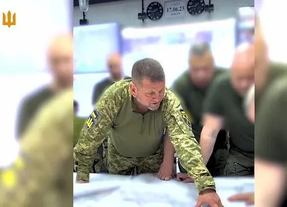 Операція продовжується згідно з планом: Залужний провів роботу у військах, які виконують найскладніші завдання на фронті