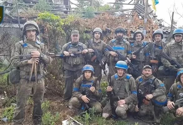 Був оточений мінними полями, війська пробили коридори – у ЗСУ розповіли подробиці звільнення Рівнополя