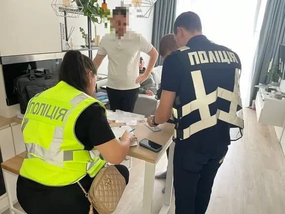 Підбурював до хабаря громадянку рф для легалізації - адвокату повідомлено про підозру