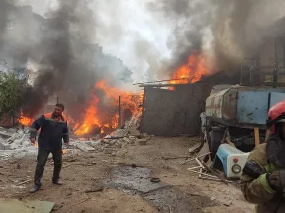 армія рф вночі атакувала Запоріжжя: руйнування зазнала цивільна інфраструктура