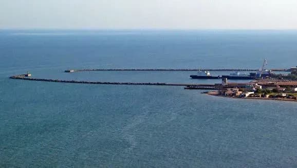 Для перевезень на Керченській поромній переправі росіяни готові залучити військові кораблі