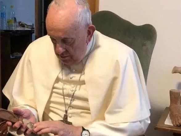 Папі Римському передали "Бучанську монету"