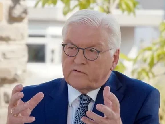 Президент Німеччини закликав федеральний уряд не блокувати постачання касетних боєприпасів Україні