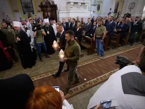 "Пам'ять нас єднає. Разом ми сильніші": президенти України та Польщі вшанували жертв Волинської трагедії