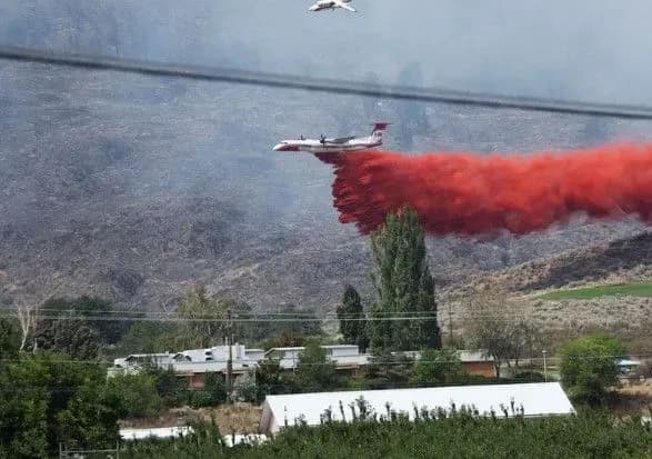 Канада евакуйовує ціле місто через лісову пожежу зі США, що вийшла з-під контролю