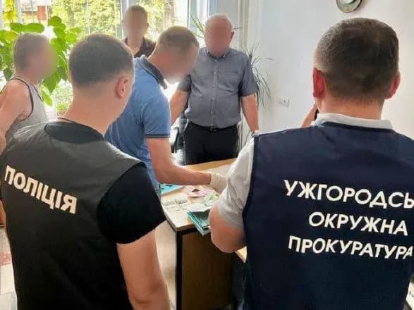 Видавав неправдиві медичні документи призовникам: на Закарпатті затримано голову військово-лікарської комісії