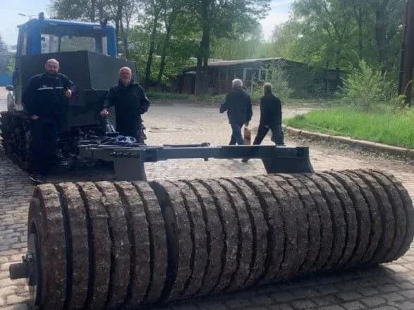 Харківські виробники створили першу в Україні машину для розмінування ґрунту, вона вже отримала сертифікат - Мінекономіки