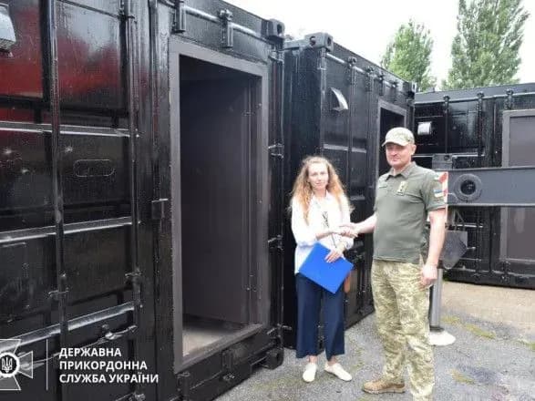 США передали українським прикордонникам польові бліндажі на понад 3,3 млн грн