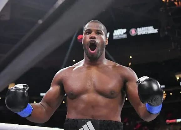 Дюбуа пообіцяв під час бою відірвати Усіку ноги та зламати тіло