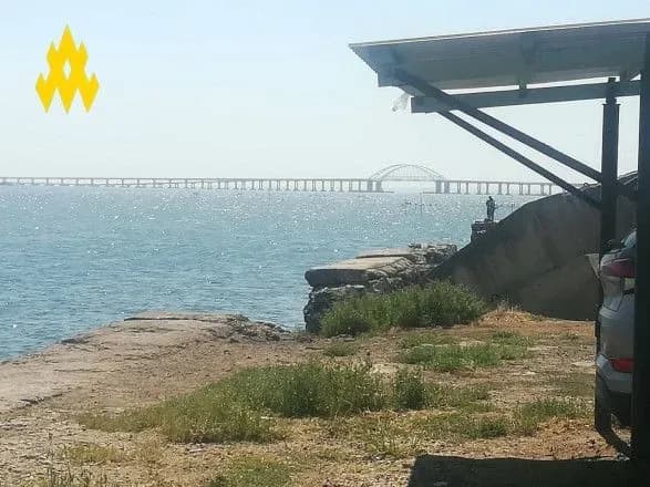 Біля Керченського мосту зафіксовано 5 ворожих вантажних кораблів – «АТЕШ»