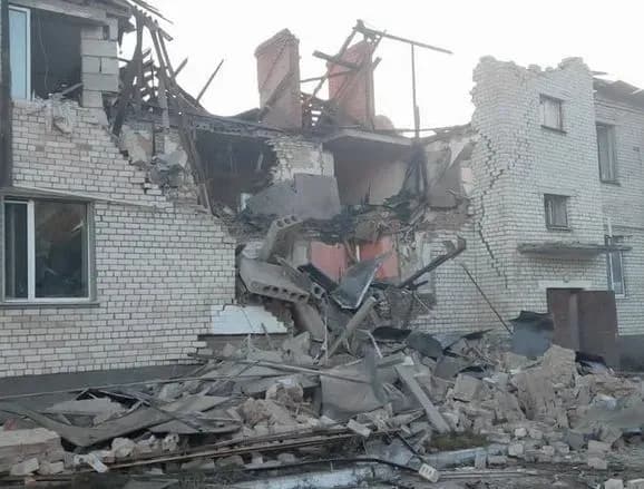 Поліція показала наслідки влучання ворожого БпЛА по будинку на Чернігівщині