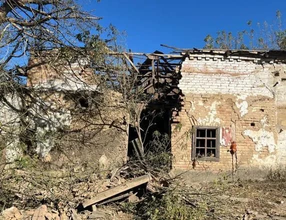 Ворог весь день обстрілював Нікопольщину з важкої артилерії та скидав міни з дронів. Є постражалі та руйнування