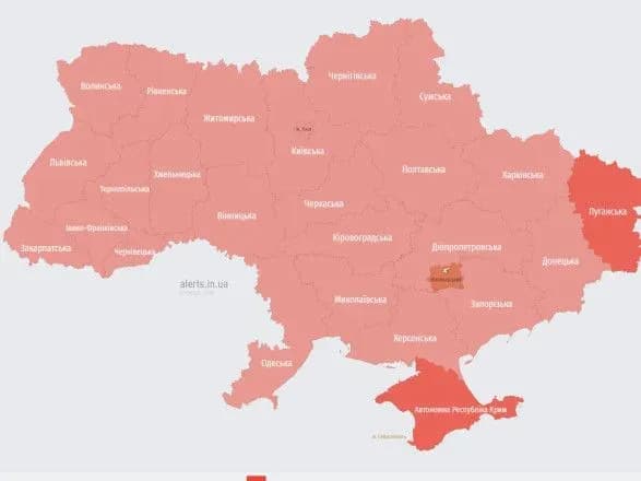 По всій Україні оголошена повітряна тривога, є загроза ракет і дронів