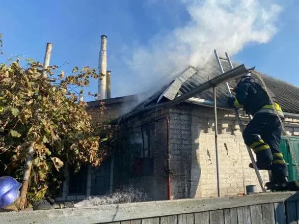 Армійці рф атакували Дніпропетровщину з артилерії та дронами-камікадзе: пошкоджені чотири будинки