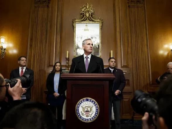 "Шатдауна не будет?": Сенат США проголосовал за временный бюджет, в котором нет дополнительной помощи Украине