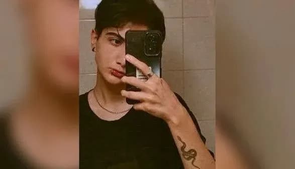 Впала в кому після побиття "поліцією моралі": в Ірані констатували смерть 16-річної дівчини