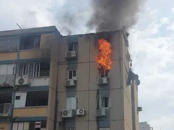 По Тель-Авіву завдано новий удар: ракета влучила в багатоповерхівку