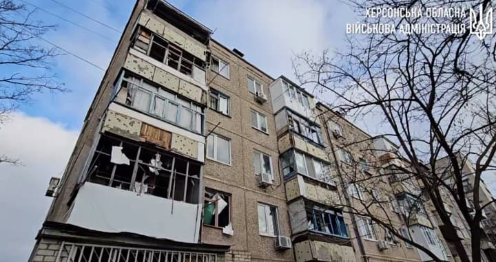 Russians shelled Kherson in the afternoon: two people were wounded