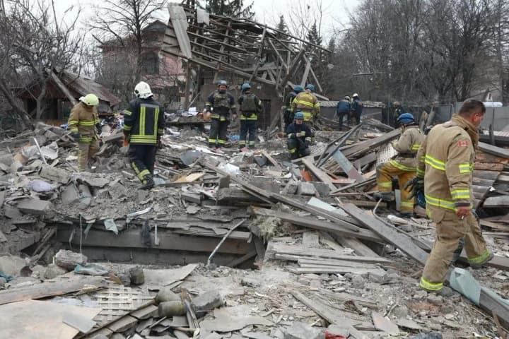 Ракетный удар по Запорожью: известно уже о восьми погибших