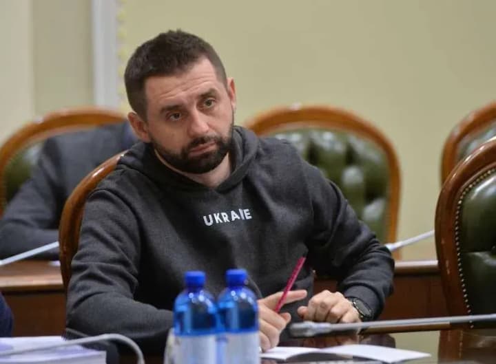 Arakhamia suggests sending MPs and civil servants to military exercises