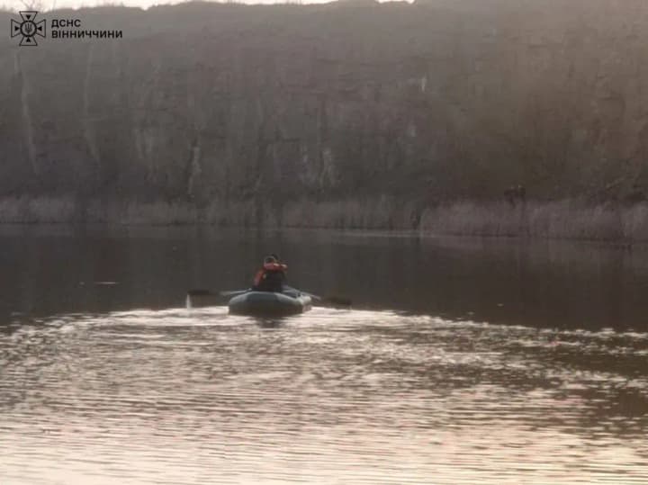 На Вінниччині двоє підлітків впали з 10-метрової висоти в недіючому кар'єрі, один - загинув