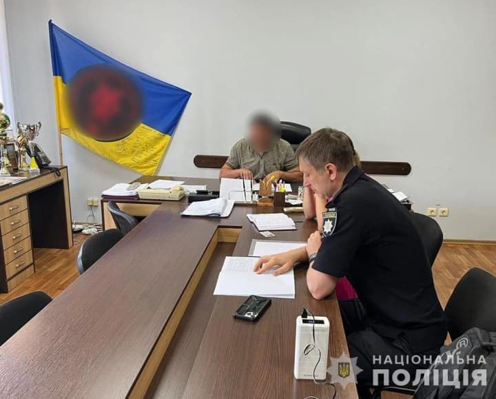 Обшуки в міськраді Дніпра: декількох посадовців та двох підприємців підозрюють у привласненні держкоштів