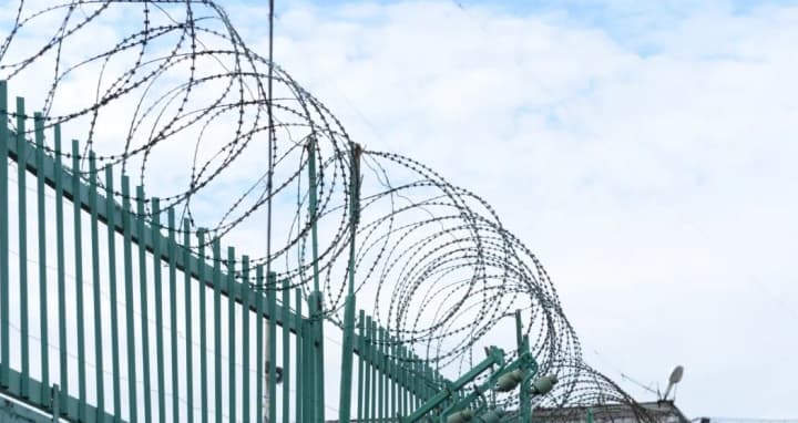 Україна ремонтує вже четвертий табір для російських військовополонених